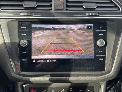 Used 2023 Volkswagen Tiguan SE w/ Panoramic Sunroof Package image 41