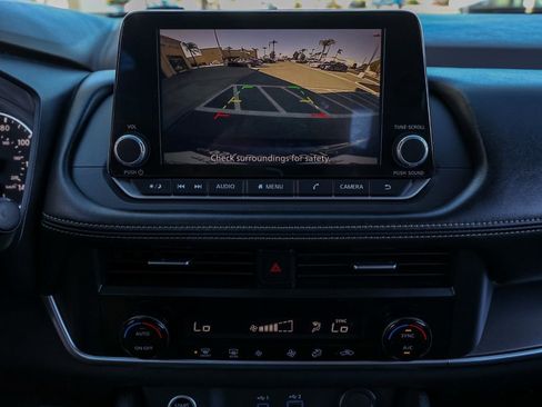 Used 2023 Nissan Rogue SV image 30