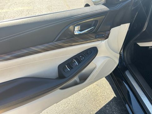 Used 2017 Nissan Maxima Platinum FWD image 5