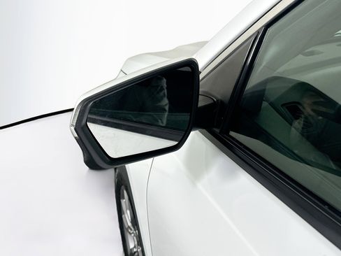 Used 2023 GMC Terrain SLT image 16