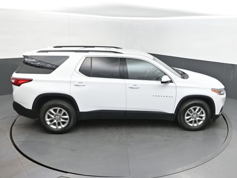 Used 2020 Chevrolet Traverse LT image 38
