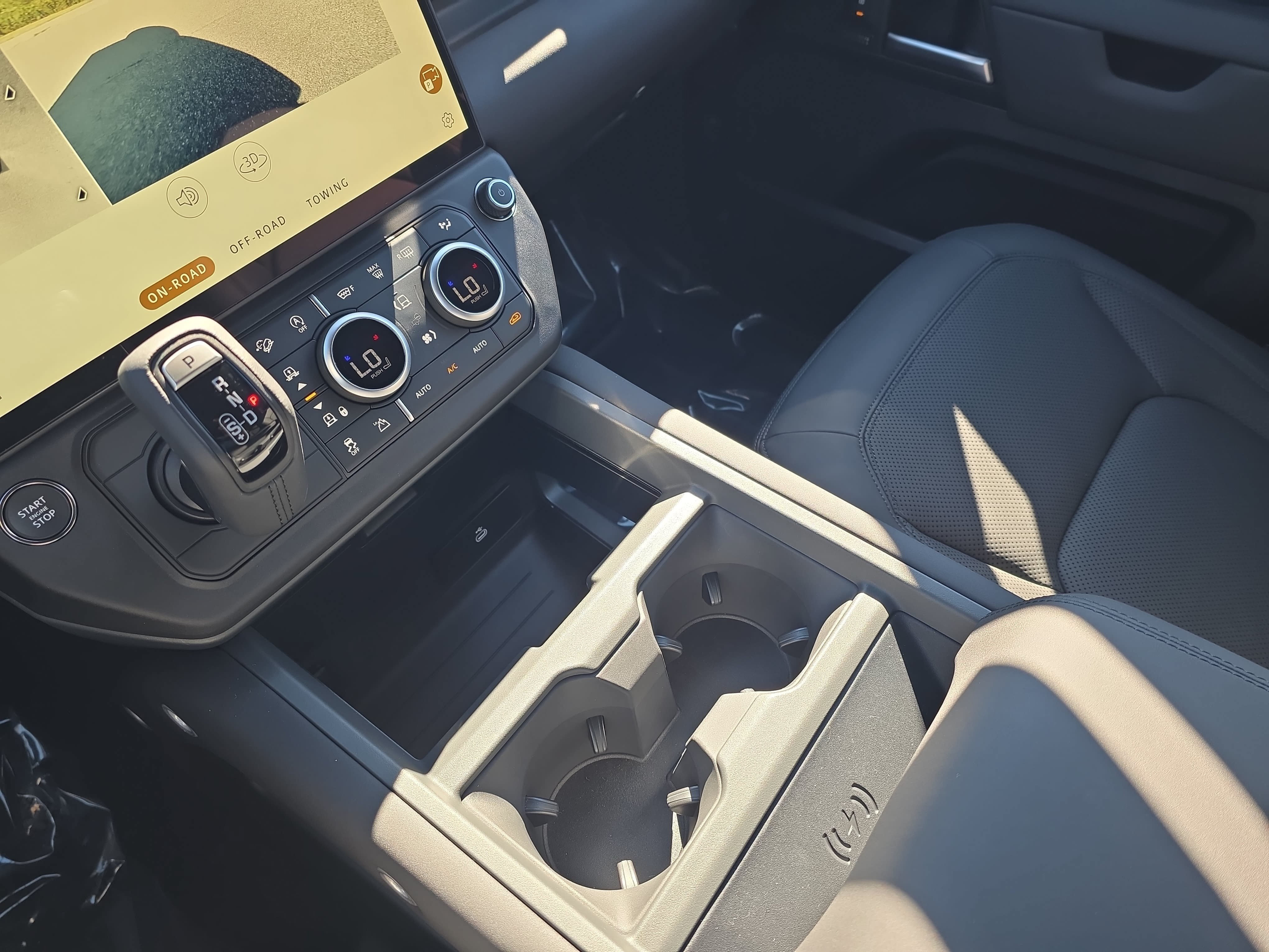 New 2026 Land Rover Defender 110 X-Dynamic SE AWD/4WD image 24