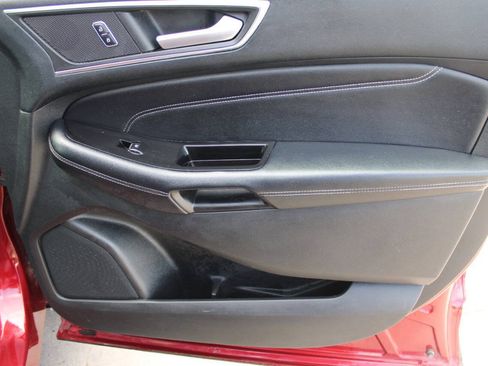 Used 2016 Ford Edge Titanium w/ Equipment Group 302A AWD/4WD image 11