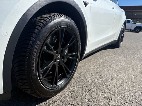 Used 2022 Tesla Model Y Long Range AWD/4WD image 12