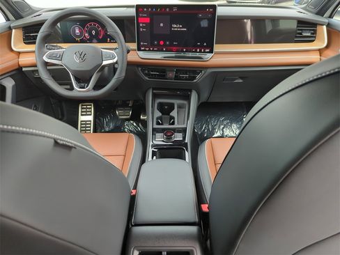 New 2026 Volkswagen Tiguan SEL R-Line image 25