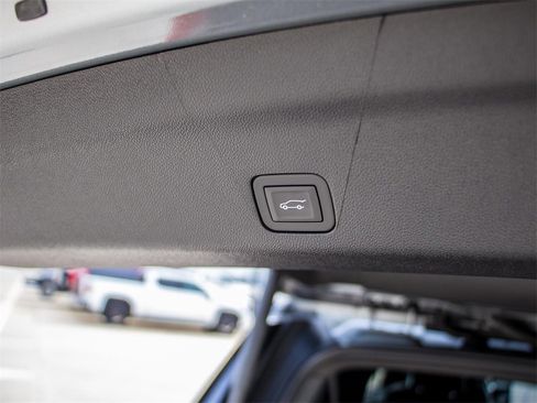 New 2025 GMC Yukon XL Denali image 11