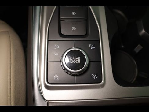 Used 2020 Ford Explorer Platinum w/ Premium Technology Package image 30