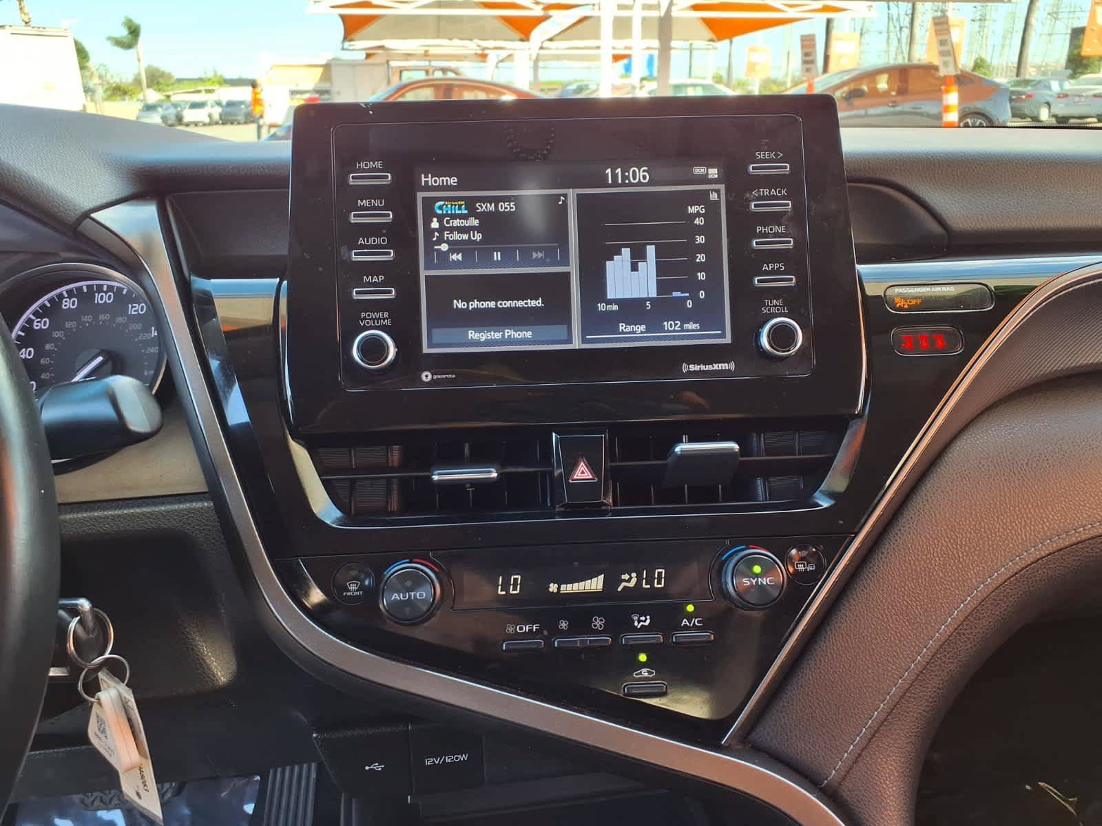 Used 2022 Toyota Camry SE w/ Carpet Mat Package (TMS) FWD image 21