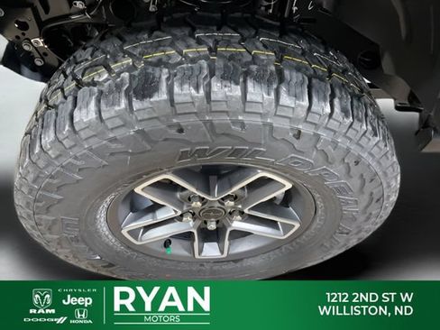 New 2026 Jeep Gladiator Mojave w/ Technology Group AWD/4WD image 17