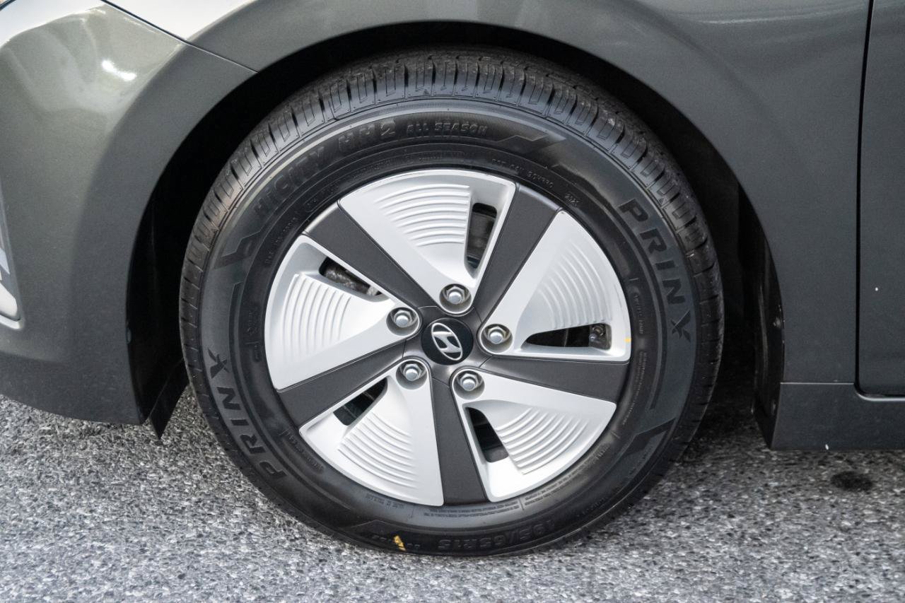 Used 2020 Hyundai Ioniq Blue FWD image 32
