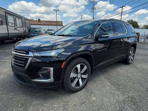 Certified 2023 Chevrolet Traverse LT w/ LT Premium Package AWD/4WD image 4