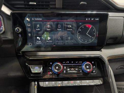 Used 2024 GMC Sierra 2500 AT4 w/ AT4 Preferred Package image 11