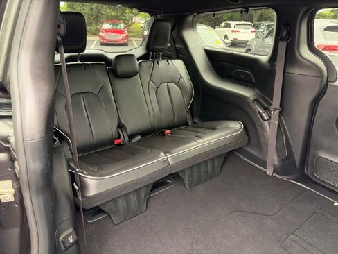 Used 2020 Chrysler Pacifica Limited w/ Advanced Safetytec Group FWD image 27