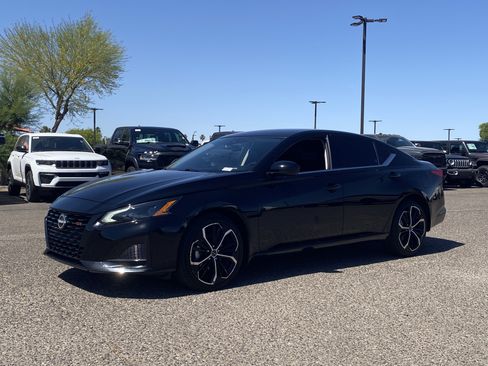 Used 2024 Nissan Altima 2.5 SR AWD/4WD image 2