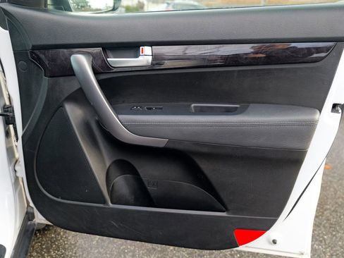 Used 2014 Kia Sorento LX image 30