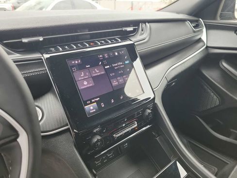 Used 2025 Jeep Grand Cherokee L Laredo image 20