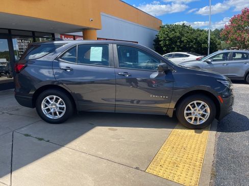 Used 2022 Chevrolet Equinox LS image 3
