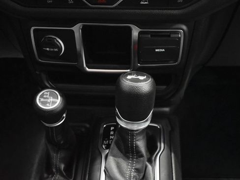 Used 2024 Jeep Wrangler Sport AWD/4WD image 27