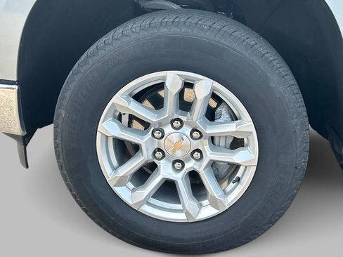 Used 2024 Chevrolet Silverado 1500 LT AWD/4WD image 9