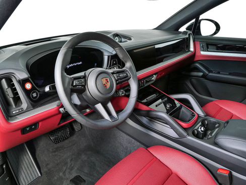 New 2026 Porsche Cayenne Coupe AWD/4WD image 4