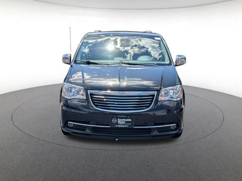 Used 2015 Chrysler Town & Country Touring-L w/ Driver Convenience Group FWD image 2