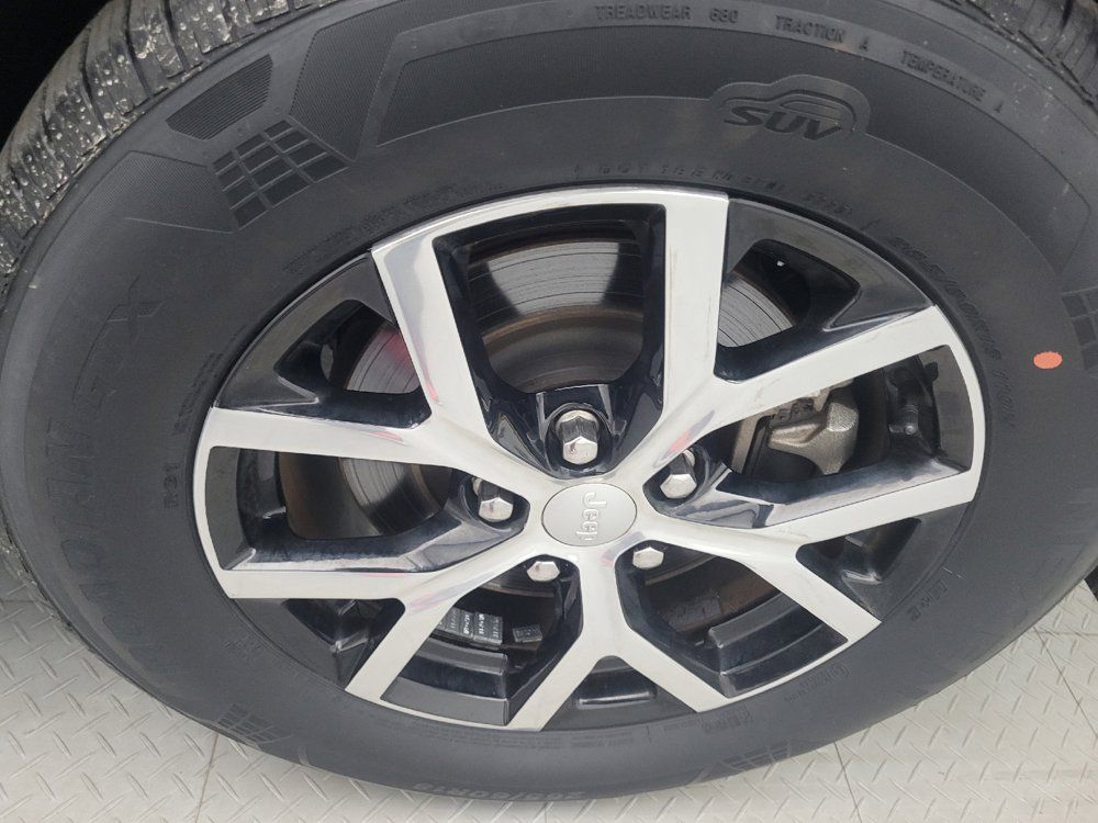Used 2023 Jeep Grand Cherokee L Limited w/ MOPAR Finishing Package RWD image 31