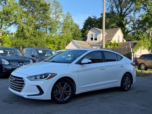 Used 2017 Hyundai Elantra SE FWD image 2