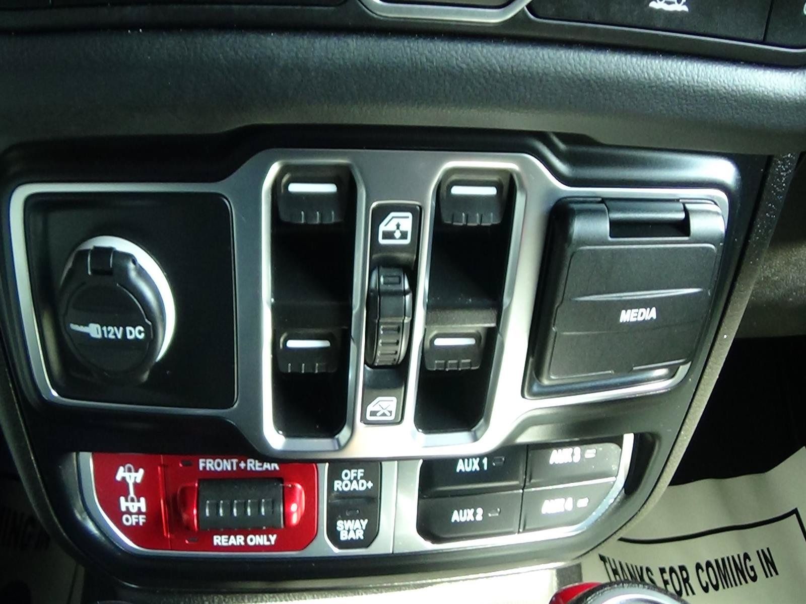 Used 2024 Jeep Gladiator Rubicon w/ Convenience Group AWD/4WD image 29