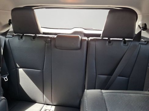 Used 2024 Toyota Highlander Platinum AWD/4WD image 12