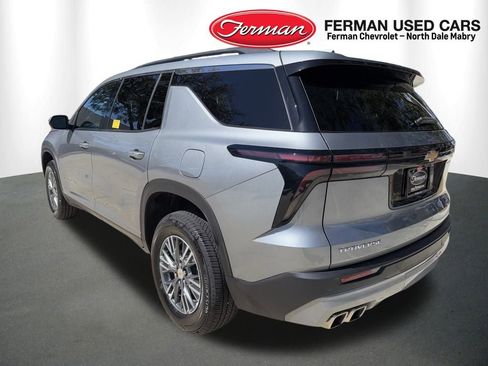 Used 2025 Chevrolet Traverse LT image 8