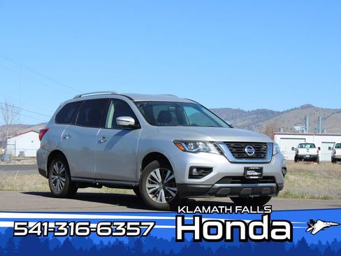 Used 2020 Nissan Pathfinder SL image 1