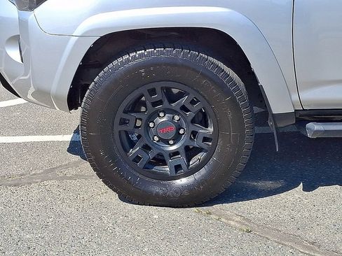 Used 2021 Toyota 4Runner Venture AWD/4WD image 29