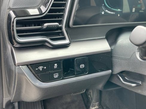 Certified 2025 Kia Sportage EX AWD/4WD image 12
