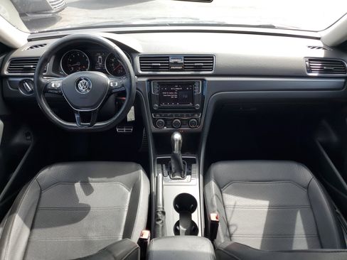 Used 2018 Volkswagen Passat 2.0T R-Line image 30