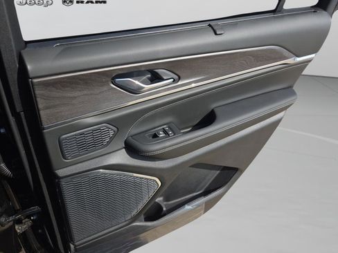 New 2025 Jeep Grand Cherokee L Overland w/ Luxury Tech Group IV AWD/4WD image 29