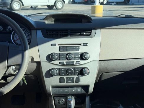 Used 2010 Ford Focus SE image 11