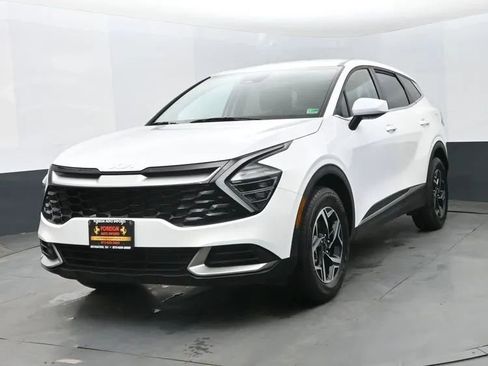 Used 2025 Kia Sportage LX image 1