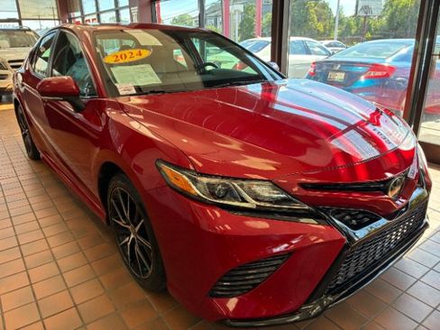 Used 2024 Toyota Camry SE FWD image 1