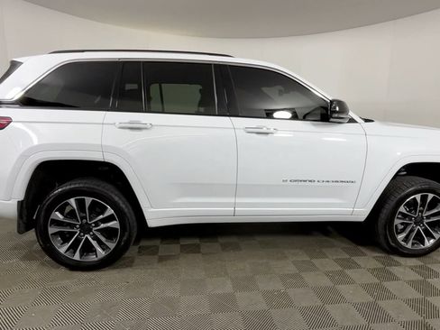 Used 2023 Jeep Grand Cherokee Overland w/ Luxury Tech Group IV AWD/4WD image 4