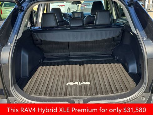 Used 2022 Toyota RAV4 XLE Premium image 19