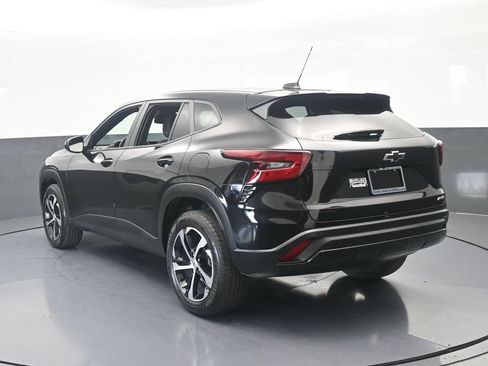 Used 2025 Chevrolet Trax RS w/ Driver Confidence Package FWD image 4