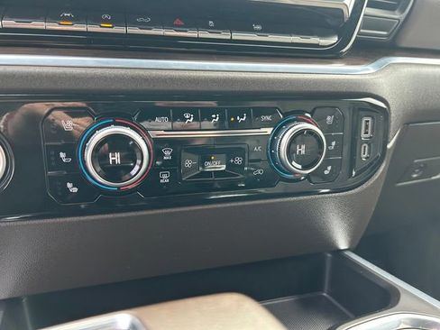 Used 2022 GMC Sierra 1500 SLT w/ SLT Convenience Package image 28