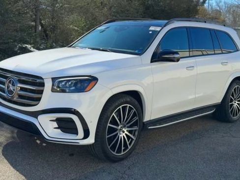 Used 2025 Mercedes-Benz GLS 580 4MATIC image 6