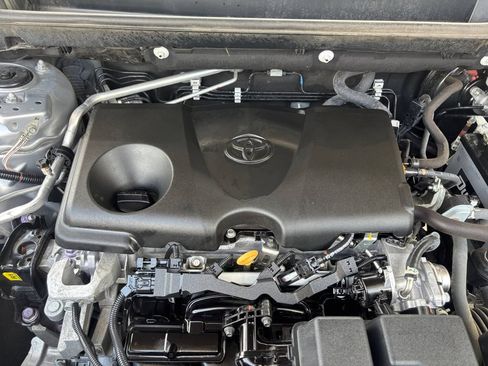 Used 2022 Toyota RAV4 LE FWD image 17
