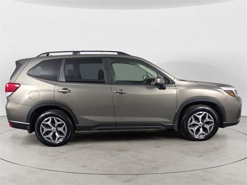 Used 2021 Subaru Forester Premium image 6