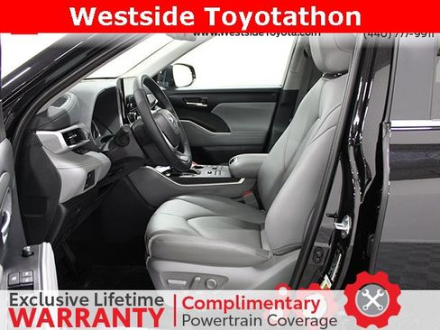 New 2026 Toyota Highlander XLE image 5