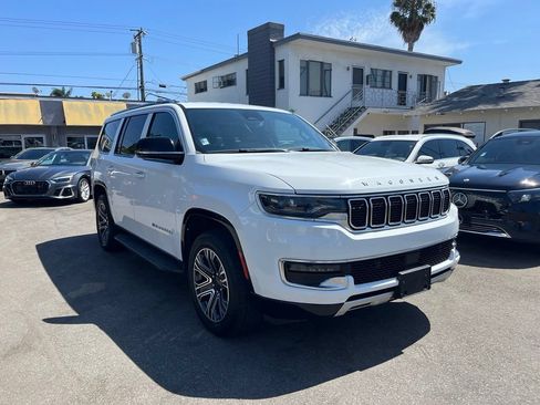 Used 2024 Jeep Wagoneer Series II w/ Flexible Seating Group RWD image 3