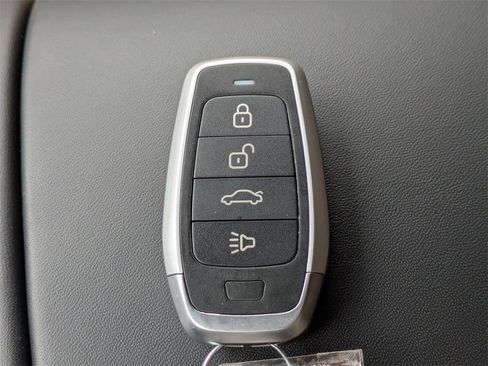 Used 2023 Hyundai Santa Fe Calligraphy image 30