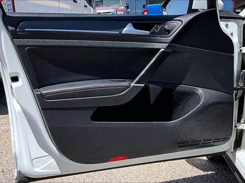 Used 2019 Volkswagen GTI SE FWD image 21