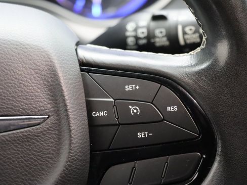 Used 2020 Chrysler Pacifica Touring w/ S Appearance Package image 14